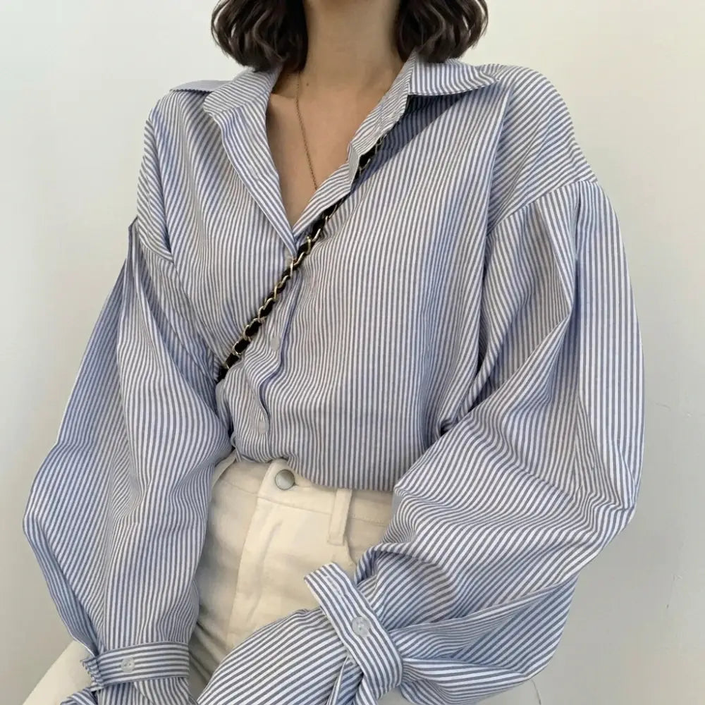 【それどこの？と言われるシャツ】ふんわり袖が女性らしさをプラス。ストライプボリュームスリーブシャツ