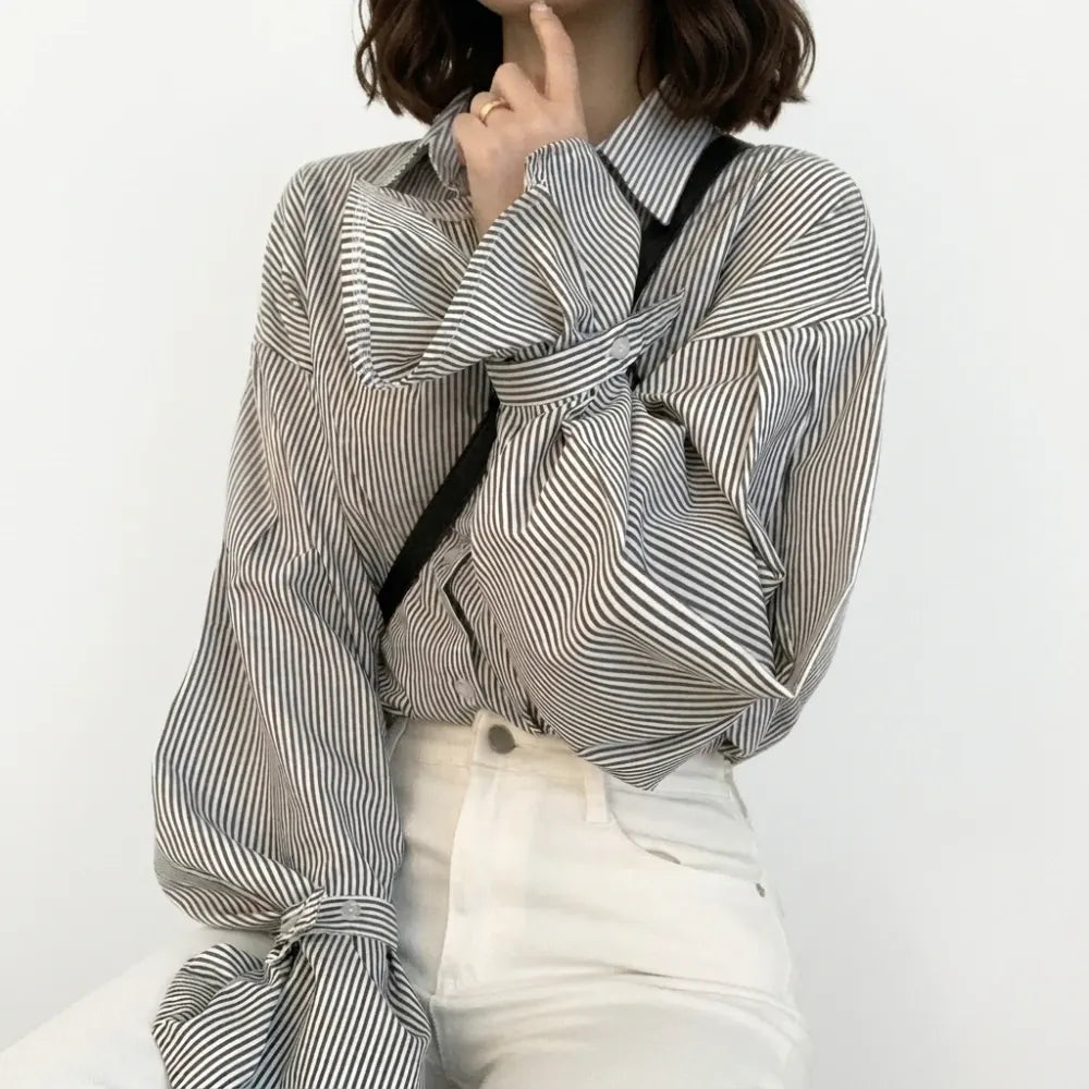 【それどこの？と言われるシャツ】ふんわり袖が女性らしさをプラス。ストライプボリュームスリーブシャツ