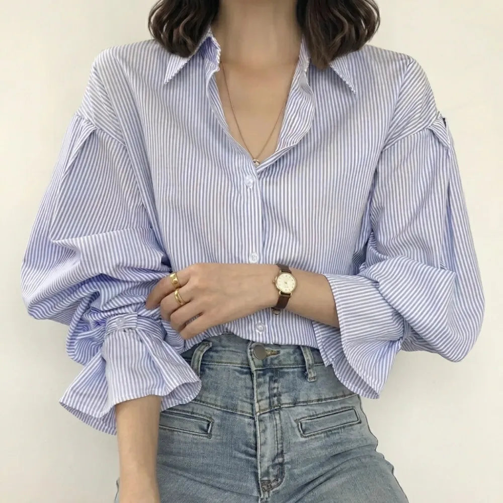 【それどこの？と言われるシャツ】ふんわり袖が女性らしさをプラス。ストライプボリュームスリーブシャツ