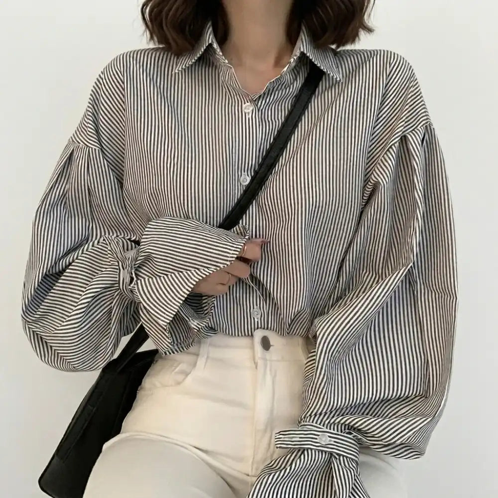 【それどこの？と言われるシャツ】ふんわり袖が女性らしさをプラス。ストライプボリュームスリーブシャツ