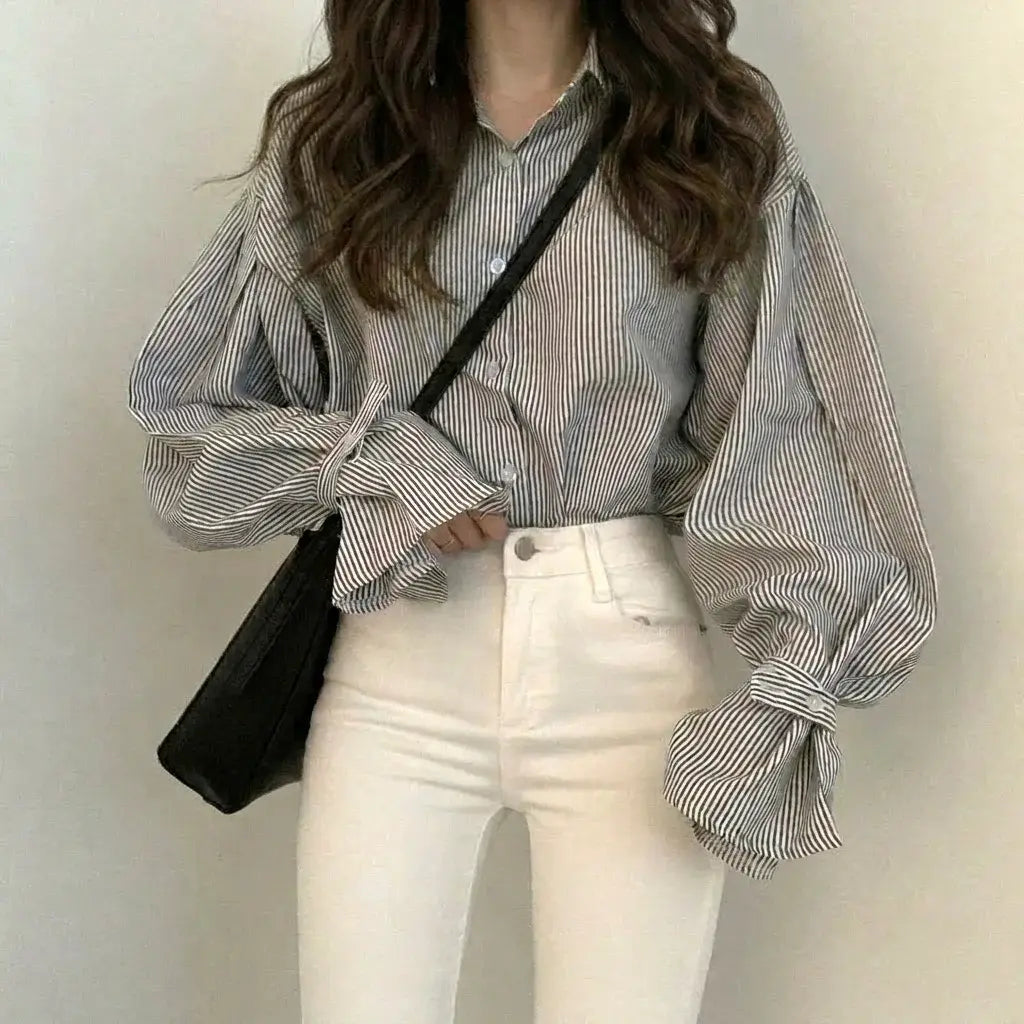 【それどこの？と言われるシャツ】ふんわり袖が女性らしさをプラス。ストライプボリュームスリーブシャツ